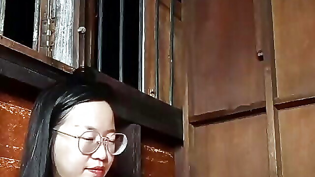 thai piss in mouth