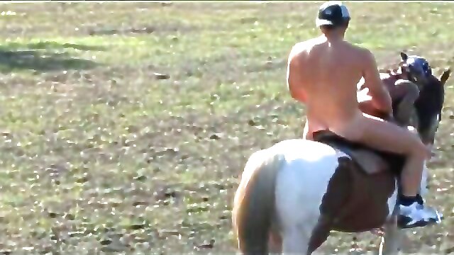 Muscle women riding, women having sex, fem riding, muscular black woman, fake female
