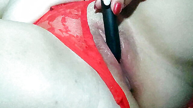 Closeup masturbation shaved pussy, amateur teen masturbating with vibrator, solo orgasm with vibrator, homemade closeup fingering, milf with a vibrator