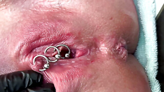 Pretty girls pissing, bathroom pissing girl, tiny little white girl, girls clit gloves, bud wank piss pee