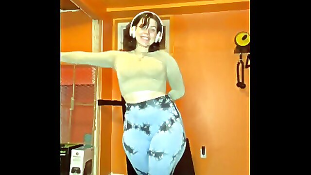 Oily titfuck, solo dildo oiled, gym masturbation, big butt solo dildo, leggings fat